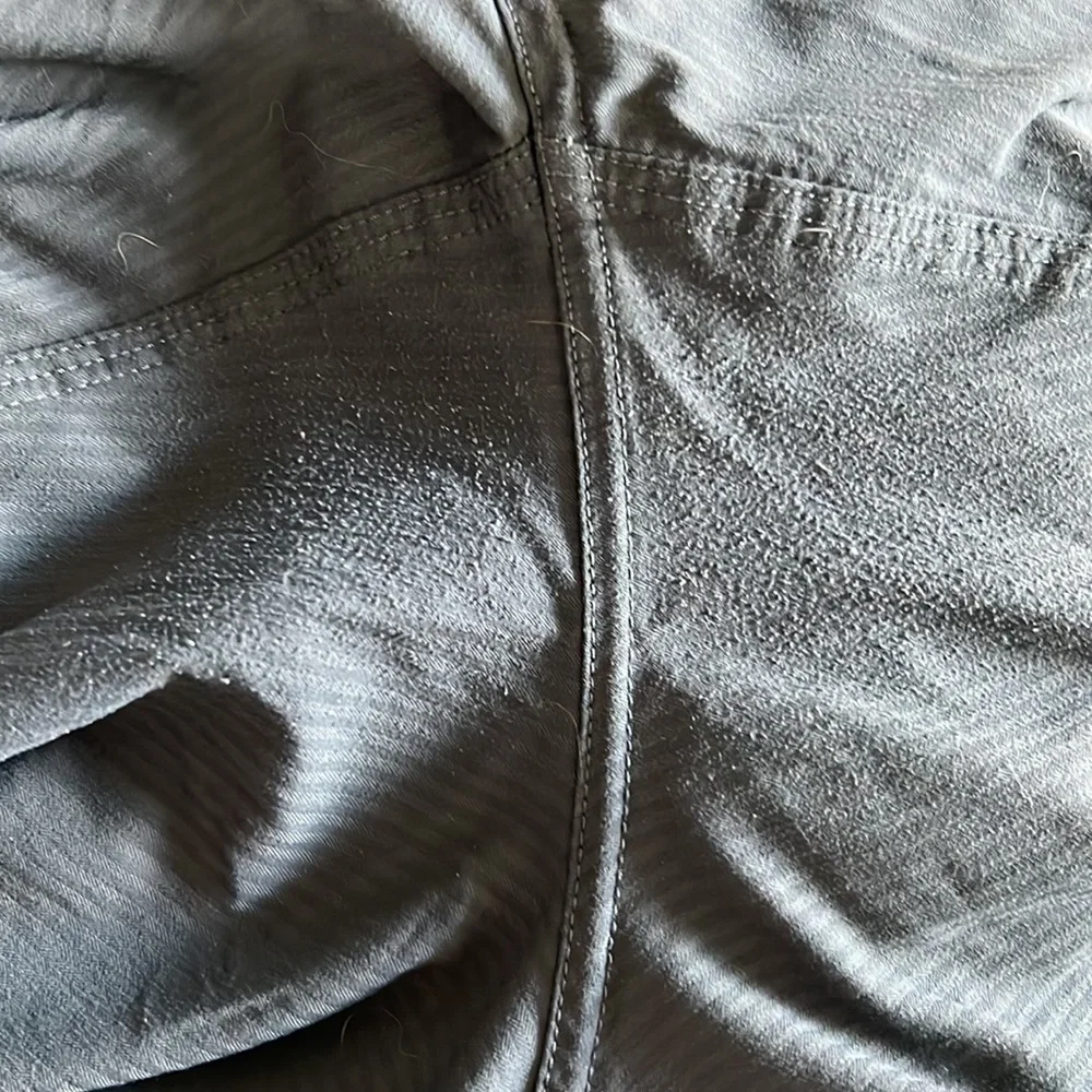 🔹 Lululemon Tech Pants